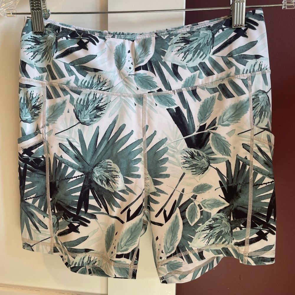 SENITA ATHLETICS Floral Print Biker Short in Green and Cream